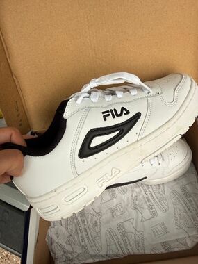 Fila Kids White and Black Low-Top Sneakers
